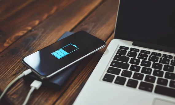 Jak wydłużyć żywotność baterii w iPhone? Jak oszczędzać baterię?